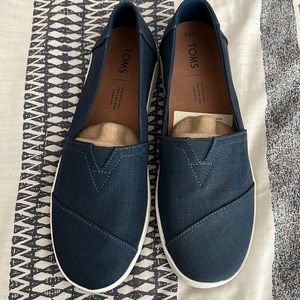 Toms 7.5 W navy Alpargata style - NEVER WORN